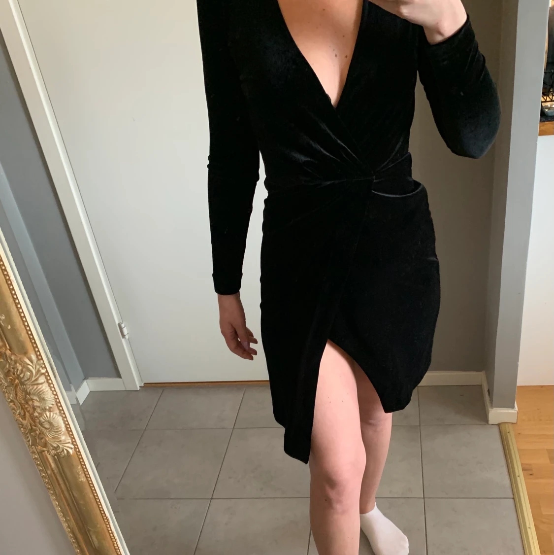 Sammets klänning med slits  - 90