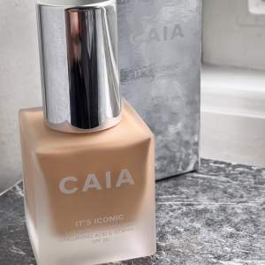 Foundation från Caia Cosmetics i färgen 2N, slutsåld på hemsidan. Råkade köpa dubbletter! 🌸