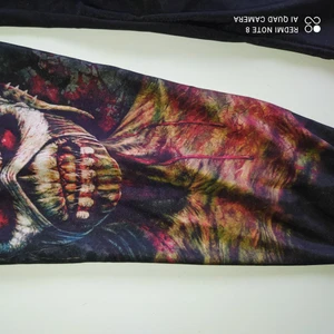 Iron maiden leggings i nyskick XXL - Från black premium. As balla och i nyskick! XXL men passar även XL och kanske en storlek över. Djur och rökfritt hem, samfraktar gärna så kika in mina övriga annonser 🖤