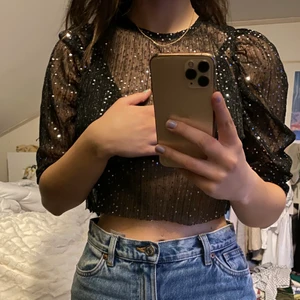 FIN TOPP! - Avklippt tröja från Gina. 