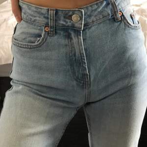 Jeans från Bershka. Storlek 34, jätte bekväma jeans i en mom jeans modell.