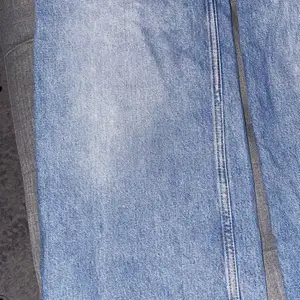 Raka blåa jeans från Monki😍😍 Väl använda men ser som nya ut, blivit förstora därför är dom finare på någon annan🙌🏻💕 (pris kan diskuteras)