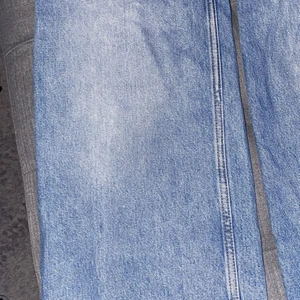 Raka jeans ♥️ - Raka blåa jeans från Monki😍😍 Väl använda men ser som nya ut, blivit förstora därför är dom finare på någon annan🙌🏻💕 (pris kan diskuteras)