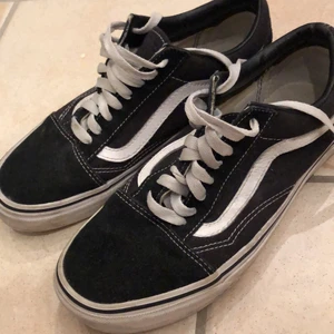 Vans stl 38,5 - Fint skick säljer de för att de är för små. 
