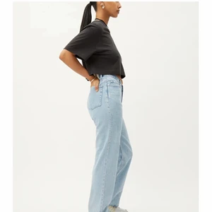 Weekday jeans  - Jättefina Weekday jeans i strl w24! Köparen står för frakten och är de fler intresserade blir det budgivning. Fint skick och inte använda så mycket. 