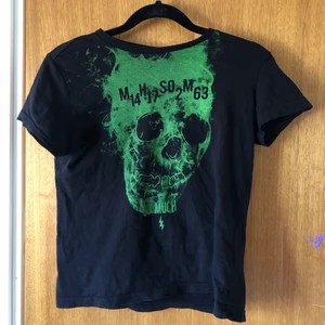 Babytee - Babytee med en döskalle.