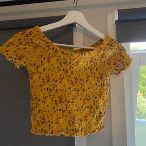 Tröja - 20kr+frakt. Skriv för mer bilder 