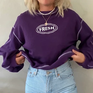 Sweatshirt  - (Lägger ut igen då köparen var en oseriös köpare)                         Fet oversized sweatshirt i mycket bra skick! Kan hämtas upp i Växjö och Älmhult annars står köparen för frakten!🥰 (Skriv i till mig privat innan ni budar!”