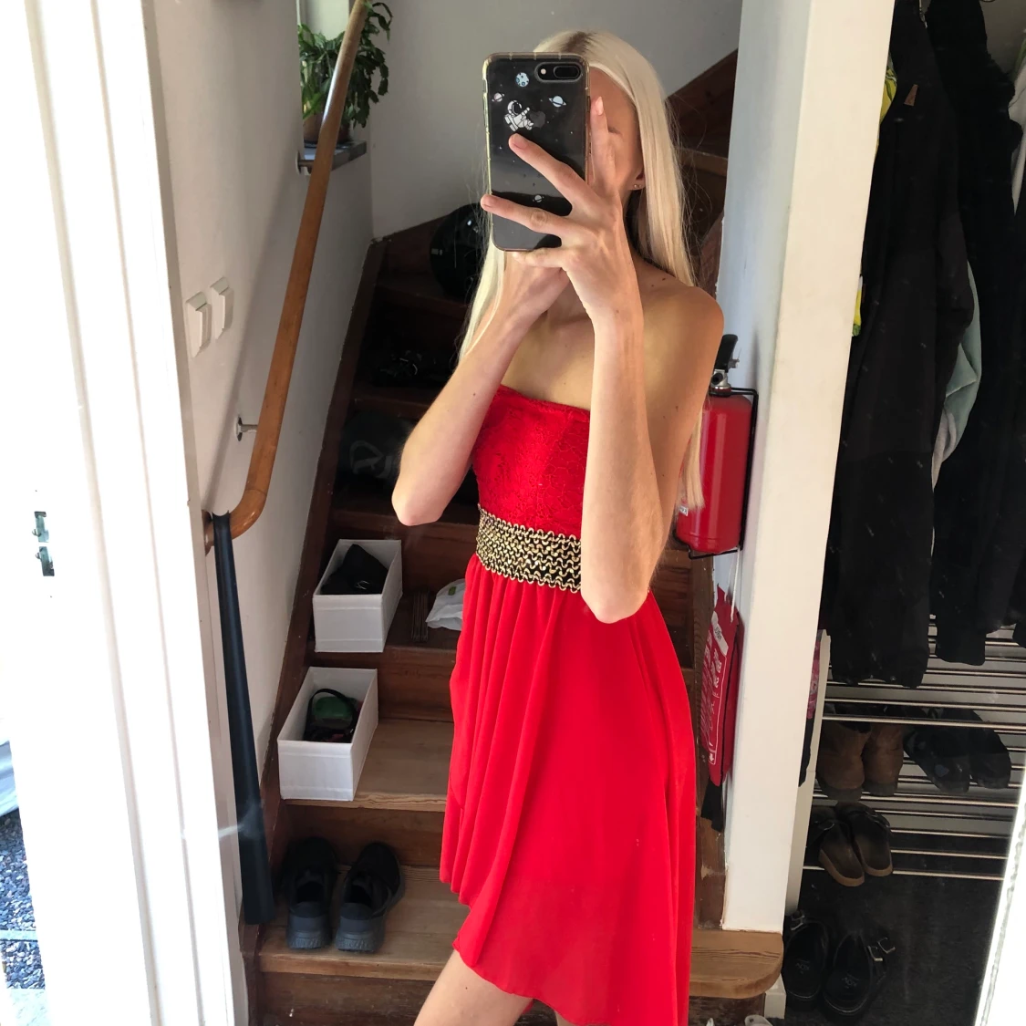 röd klänning  - 90