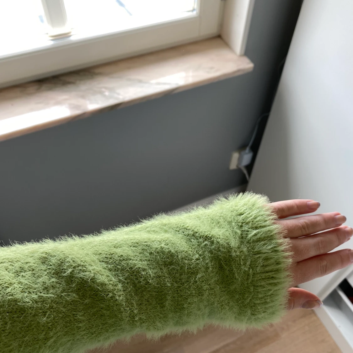 grön fluffig topp med öppen rygg - 91