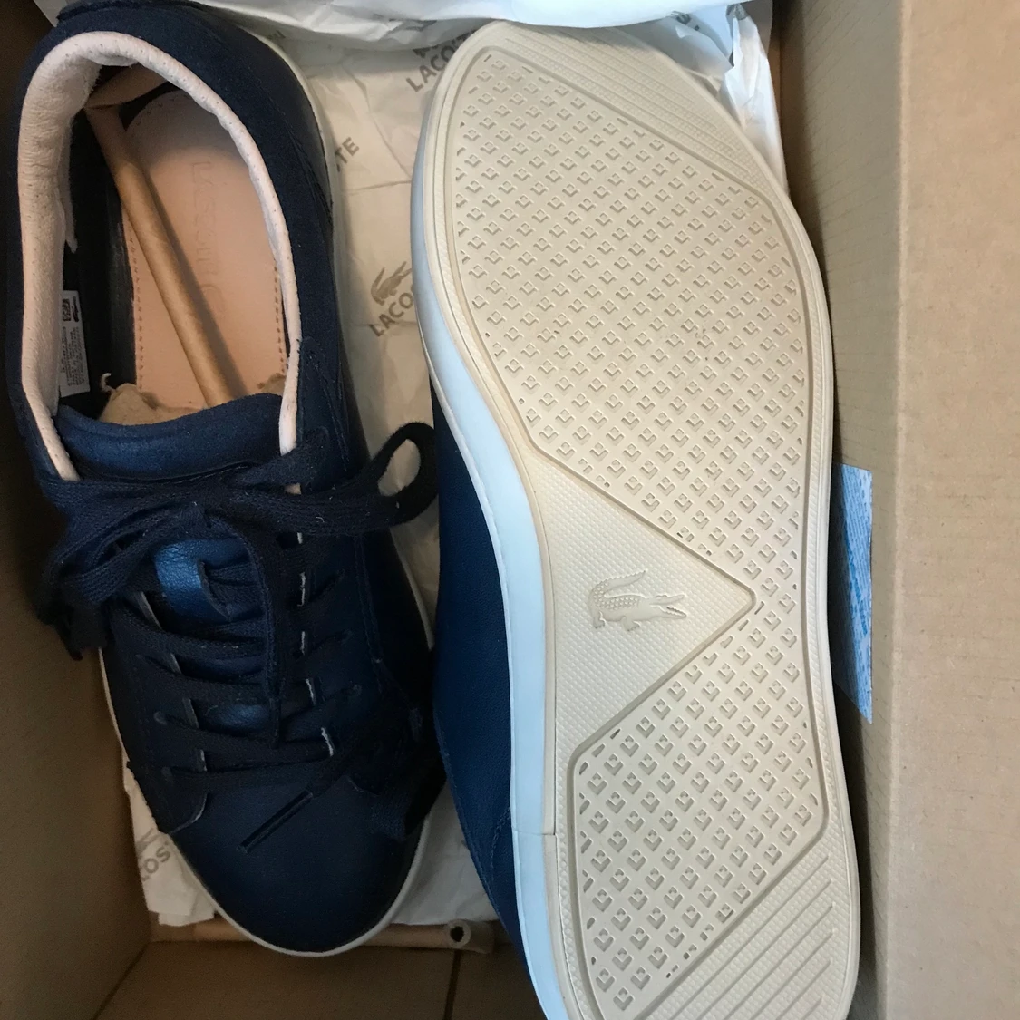 Oanvända Lacoste sneakers - 90