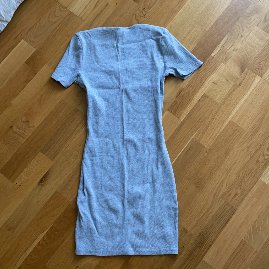 Grå klänning från Bikbok strl S - 90