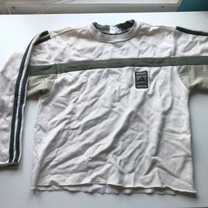 Rare vintage Adidas sweatshirt - Ovanlig vintage adidas tröja. Köpt second hand, knappt använd