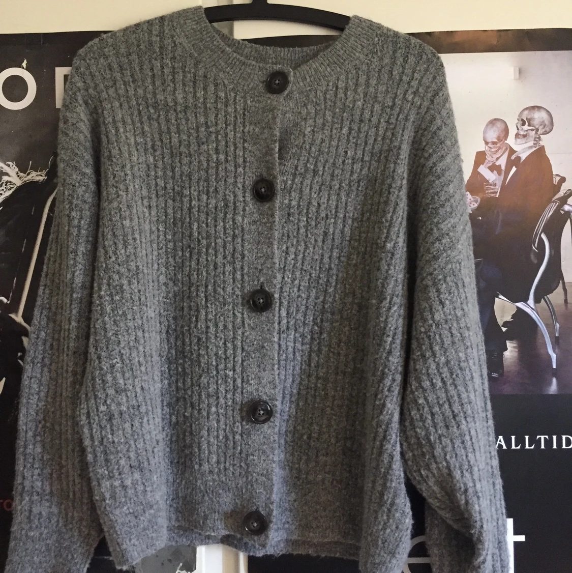 Grå stickad kofta från H&M