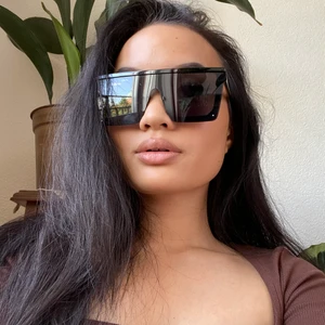 Solglasögon  - Frakten ingår i priset! Ett fodral tillkommer. Vid snabb affär kan priset diskuteras❤️