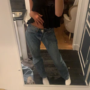 Zara jeans - Säljer mina favorit jeans från Zara då det blivit för stora, vet ej om det går att få tag på längre, bra skick, storlek 38❤️