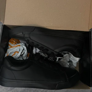 Svarta sneakers  - Helt nya svarta sneakers endast testade. Beställdes från zalando för 249💕