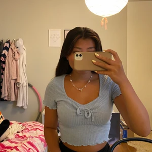 Blå topp - Superfin blå topp, kommer tyvärr inte till användning längre💕