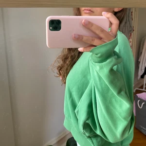 Tröja - Jätteskön tjocktröja från Weekday i storlek XS men ganska oversized. Säljer för 60💚