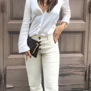 Manchesterbyxor  - Säljer dess manchesterbyxor från mango i storlek 38, frakt tillkommer