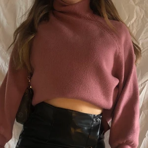 Tröja - Intressekoll på denna Superfina tröja från Zara. Älskar, men den kommer tyvärr inte till användning :( bud från 180kr i kommentarerna 💕🌹👏🏻✨ 