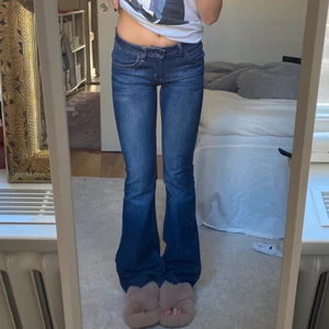 Dl1961 bootcut jeans - Bootcut jeans från DL1961 storlek 25! Jättebra skick och sparsamt använda 💞nypris runt 2000kr