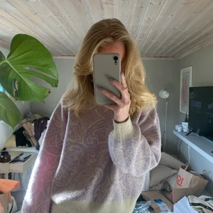 Tröja från & other stories - Världens bästa sommartröja!!! Finaste mönstret som är perfekt till våren och sommaren. Använd men ändå fint skick. Köparen betalar frakten🌼💗🧚🏼