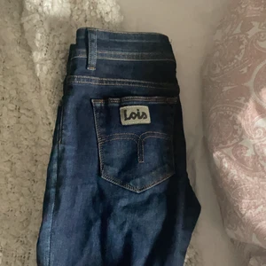 Lois Jeans - Säljer dessa Lois Jeans lågmidajade, köpta för 1200kr men säljer för 200kr 😊