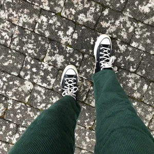 Gröna Manchesterbyxor  - Fina manchesterbyxor i gott skick. Hör av dig om du är intresserad. Köparen står för frakten. 