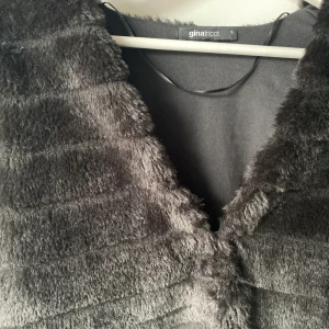 Gina tricot kappa/tunnare jacka - Från Gina Tricot, använd endast 1 gång☺️🤍