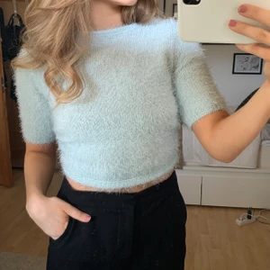 Topp Nakd  - Blå topp med öppen rygg från Hanna Schönbergs kollektion med Nakd i storlek Small! Aldrig använd och är i jättebra skick, säljer på grund av att det inte riktigt var min stil! Köparen står för frakten💕buda privat!