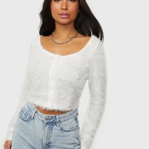 Jättesöt fluffig topp från Nelly!  - Orginalpris 299, frakt på 40kr tillkommer 