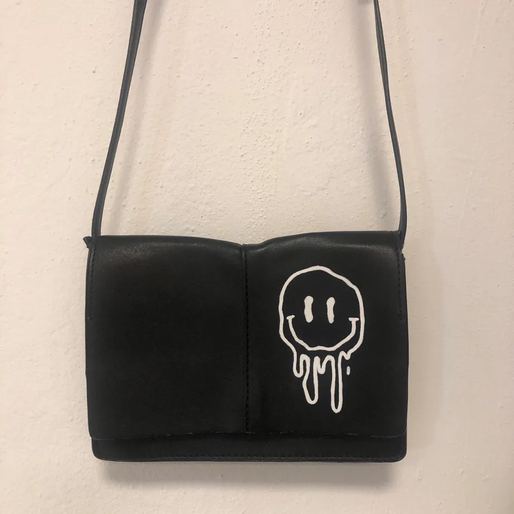 En av väskorna som vi på NewBag UF säljer! Köp här eller på vår Instagram @newbag.uf . Väskor.