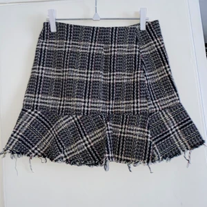 Rutig kjol - Rutig kjol från zara i storlek xs. 