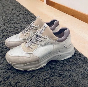 Säljer mina Bronx skor storlek 39 - Säljer mina Bronx skor använda par gånger. Som ny skick 