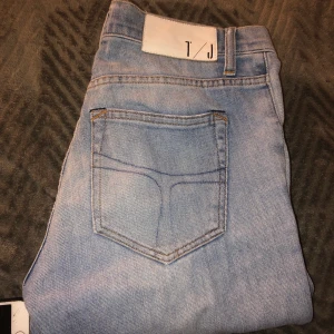 Tiger of sweden - Jättefina jeans från tiger of sweden, sitter jättefint på mig med storlek 36 och är 175cm