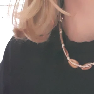 Gina tricot  - Ett snäck halsband säljer för de inte är min stil 