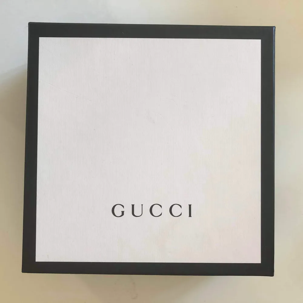 Äkta Gucci bälte storlek 70 säljes. Använd 1 gång . Kvitto + dustbag medföljer.. Accessoarer.