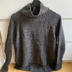 Stickad tröja - Använd fåtal gånger 