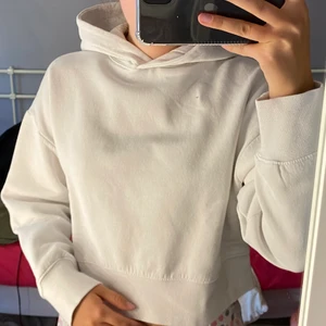 Zara hoodie  - Croppad modell