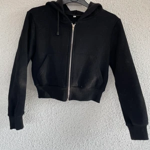 Kort kofta - Kort kofta från shein i färgen svart, är i stl xs men mer som en xxs