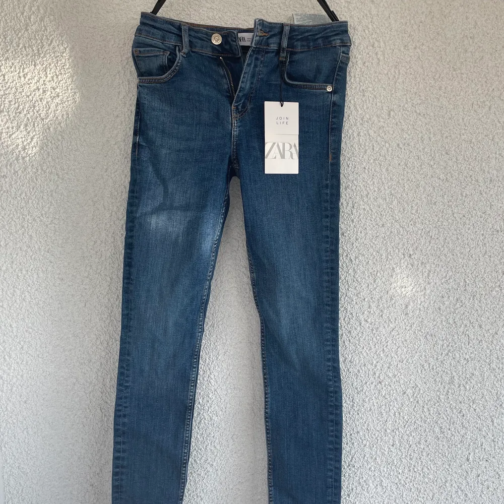 Helt nya jeans från zara i stl 32. Jeans & Byxor.