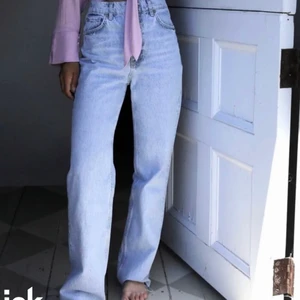 Zara jeans - Jeans från zara i strl 34⚡️(jeansen är lite mörkare än vad de ser ut på bilden)