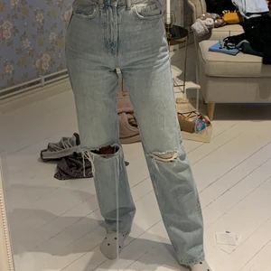 90s high waist Jeans  - Säljer mina 90s high waist jeans från Gina! Endast använda en gång men har för många jeans hemma⭐️