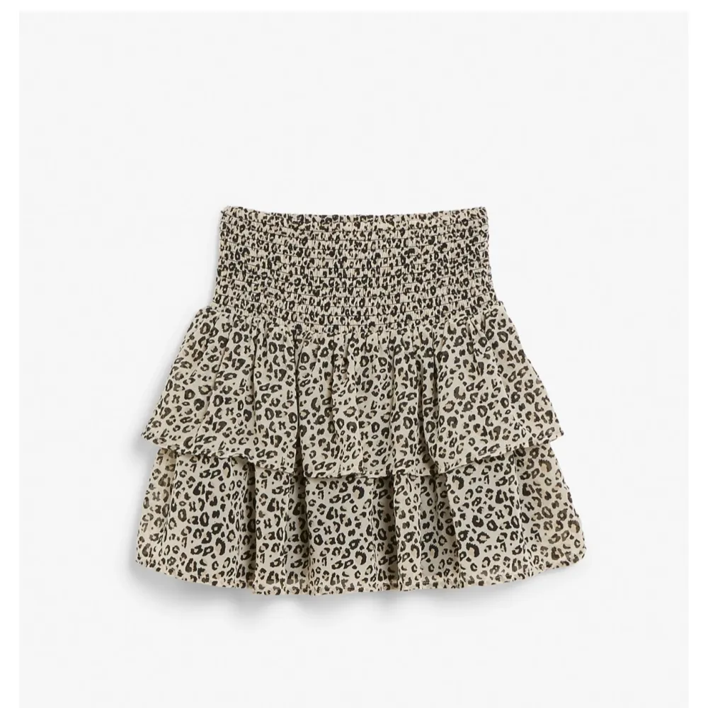 Säljer denna leopard kjolen då den aldrig kommit till användning. I, strl 170 - passar mig Som har S. Super trendig och bra skick🌼. Kjolar.