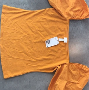 Hm topp.  - Hm topp i storlek small, kan skickas köparen står för fraktkostnaden 