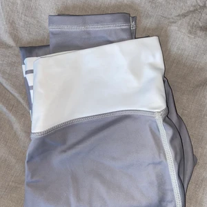 Aimin tights - Aimin tights, gråa! Supersnygga och varsamt använda:)