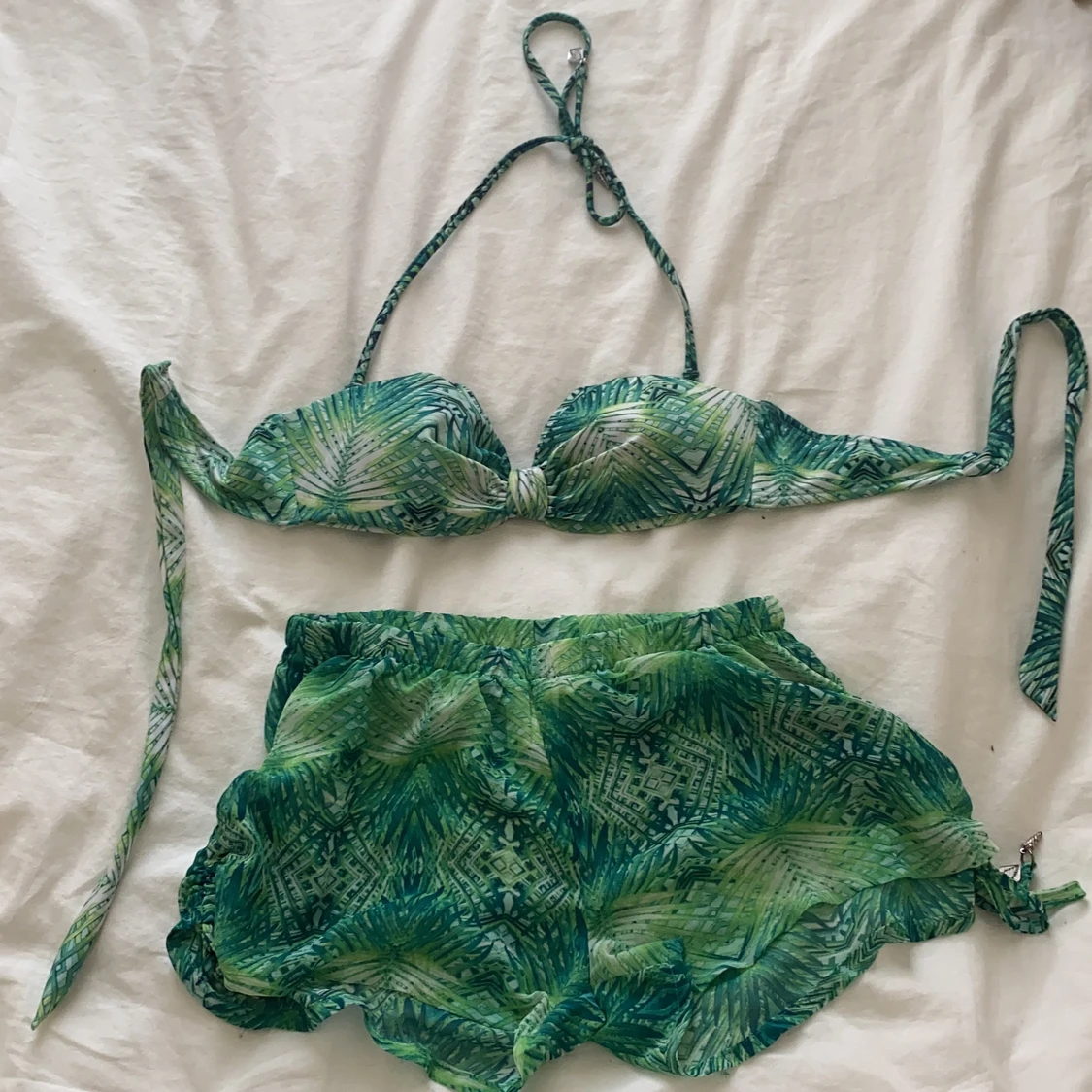 H&M tropical bikini Storlek 36 med eller utan remmar. 💚🌴 - 90