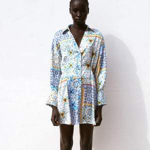 Jättegullig klänning från Zara. Aldrig använd och i nytt skick! 😇 