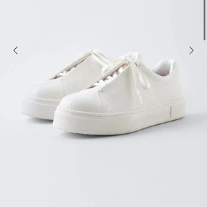 Eytys - Sjukt snygga eytys använda två gånger men har fått en skada i fram, se bild 2, men går säkert att fixa lätt. Dock därav ett lite billigare pris!